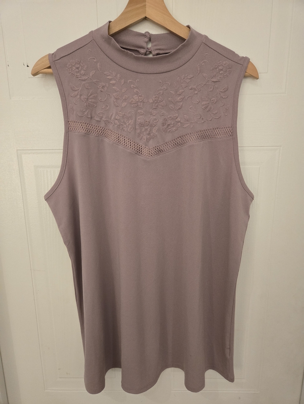 Torrid 2 Sleeveless Mock Neck Embroidered Top - Mauve Purple Pink